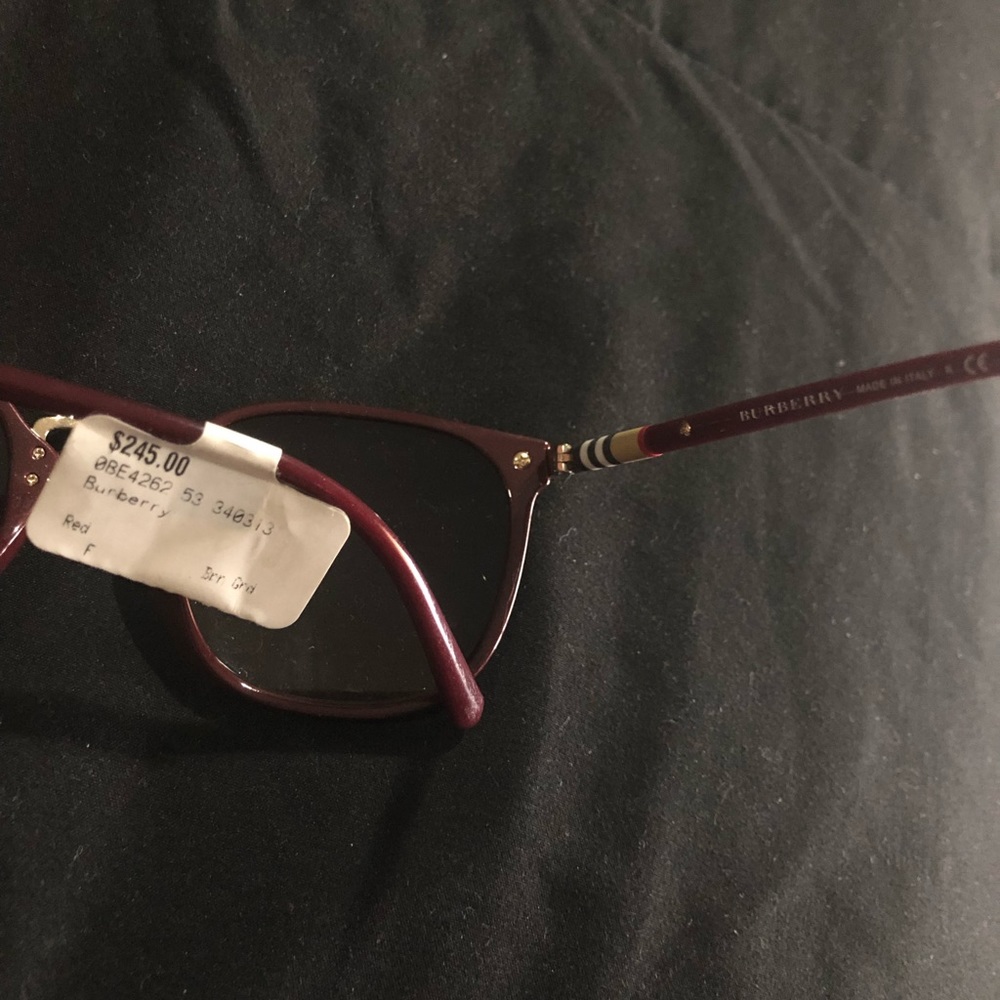 Never worn Bordeaux Burberry Sunglasses - Picture 3 of 3